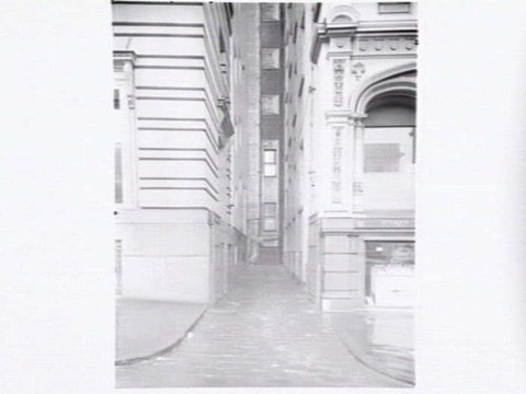 Laneway on corner of Market St., between Colonial Mutual Chambers at 64 Market St. and AMP Chambers at 419-425 Collins St., Melbourne, 1949