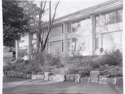 Exterior of "Hillstan" flats, Nepean Highway, East Brighton, designed by Frederick Romberg, c. 1953