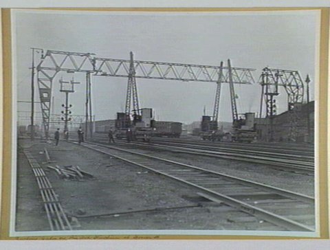 Erecting Girder on Pin Arch Structure at Spencer St, 1914–16