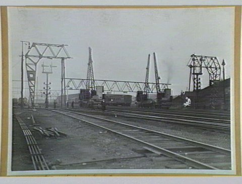 Erecting Girder on Pin Arch Structure at Spencer St. [a closer view than on P. 77], 1914–16
