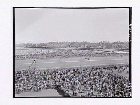 Bird's-eye view of horserace at Flemington Racecourse on Melbourne Cup Day, 1949