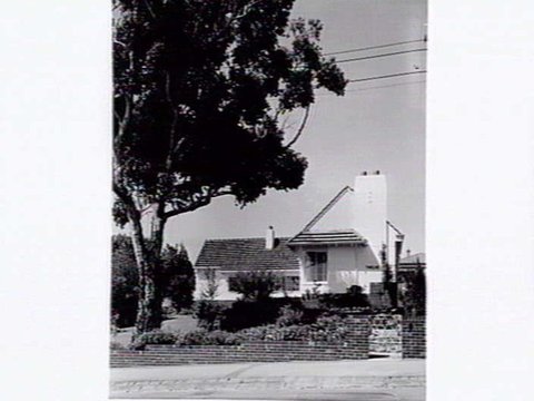 Exterior and garden of Miss Cunningham's house at Kew, possibly at 12 Studley Avenue, Kew, 1939–45