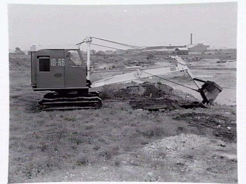 Ruston & Hornsby front end loader excavating a building site, Port Melbourne, 1949