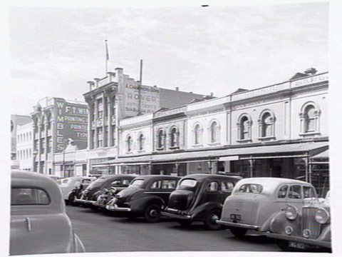 Shopping strip showing small and mixed businesses at 164-172 Queen Street, Melbourne, 1949