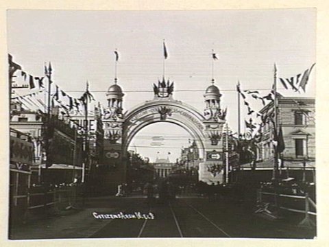 Citizens Arch [Bourke Street, east from Russell Street] Melb. [i.e. Melbourne], 1939