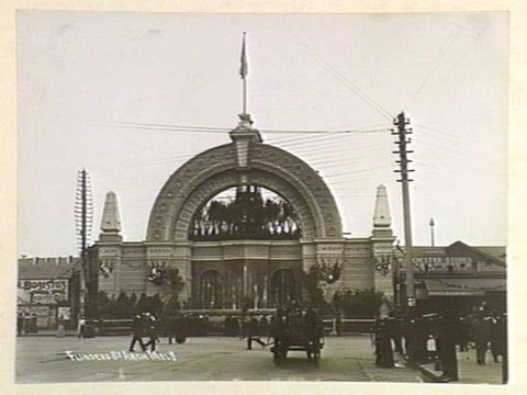 Flinders St. Arch Melb. [i.e. Melbourne], 1939