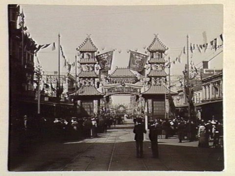 Looking south along Swanston Street, near Lonsdale Street, c. 1901