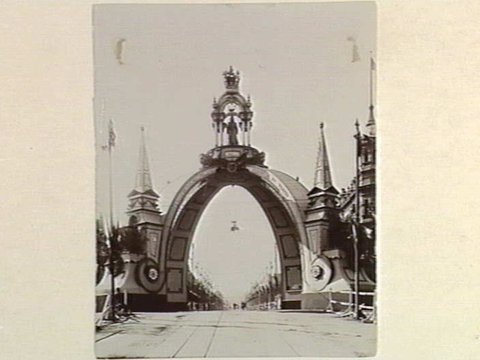 Looking east from Collins and Russell Street corner, c. 1901