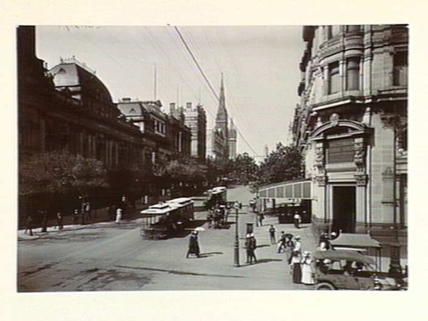 Collins Street looking east from Swanston Street, 1913–14