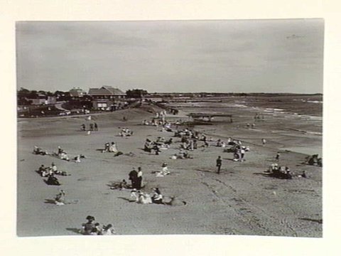 Beach scene, suburban Melbourne, 1913–14