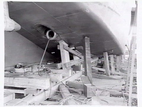 Launching gear at Johnson's Tyne foundry, Yarra Bank, South Melbourne, c. 1943