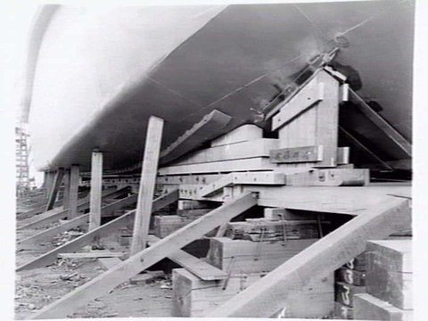 Launching gear at Johnson's Tyne foundry, Yarra Bank, South Melbourne, c. 1943