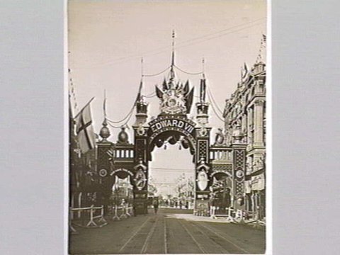 King's Arch, Swanston Street, in honour of the tour of the Duke and Duchess of York and Cornwall, 1901