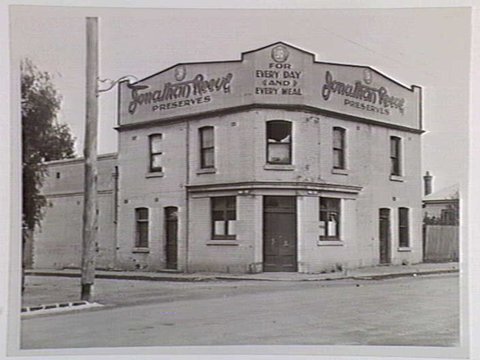 Old Warwick Castle Hotel, Russell Street, Chilwell, Geelong, Vic. (delicensed 1914)