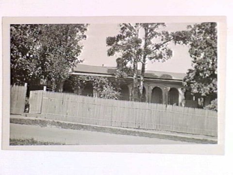 Home of Mrs. Aneas Gunn, cnr. Creswick and Mason Streets, Hawthorn, 1930–35