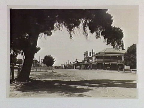 Main Street, Mansfield, facing towards Melbourne, 1933