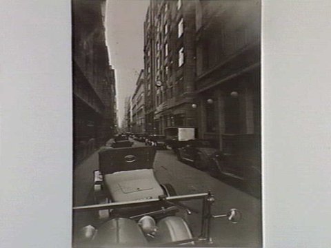 Parked cars in Flinders Lane, Melbourne, 1920–39