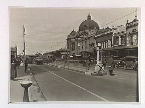 Traffic along Swanston St., near the intersection of Flinders St, c. 1920