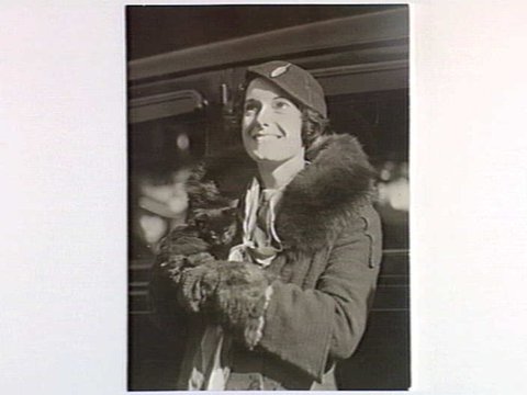 [Jean Battern on her arrival at Spencer Street Railway Station, Melbourne on Monday 11th June 1934]
