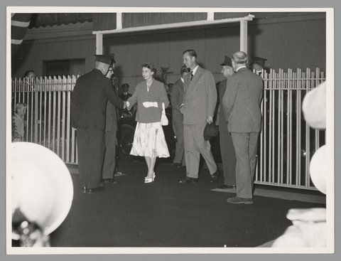 Queen Elizabeth at Spencer Street station at night, 1954