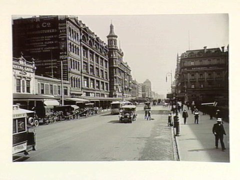 Swanston Street looking north from Flinders Street, 1913–14