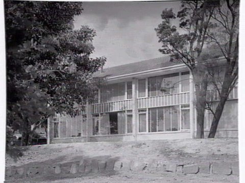 Exterior, 'Hillstan' Flats, Nepean Hwy, East Brighton, designed by Frederick Romberg, c. 1951