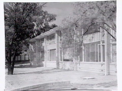 Exterior, 'Hillstan' Flats, Nepean Hwy, East Brighton, designed by Frederick Romberg, c. 1951