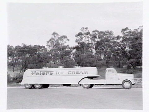 Peters Ice Cream tanker, on The Boulevard, Kew, 1949