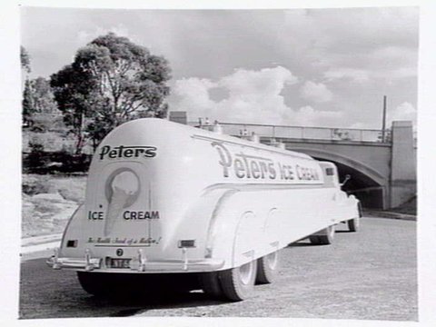 Peters Ice Cream tanker, on The Boulevard, Kew, 1949