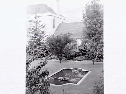 Residence of Dr. & Mrs. Dermer, 546 Toorak Rd., Toorak, 1948