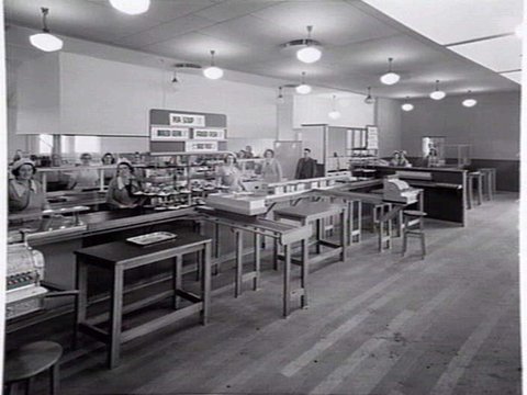 ANSETT ESSENDON involved in aircraft manufacture for war effort, 1943?