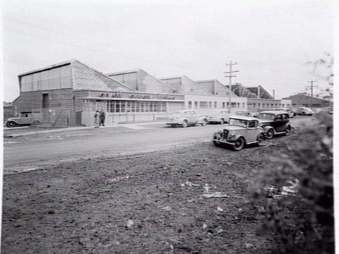 ANSETT ESSENDON involved in aircraft manufacture for war effort, c. 1943