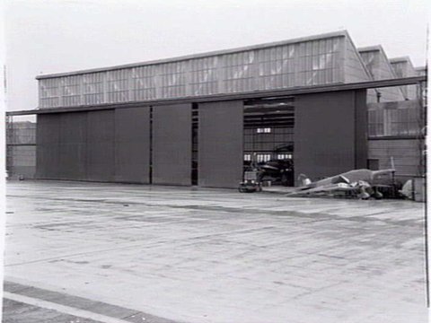 ANSETT ESSENDON involved in aircraft manufacture for war effort, 1943?