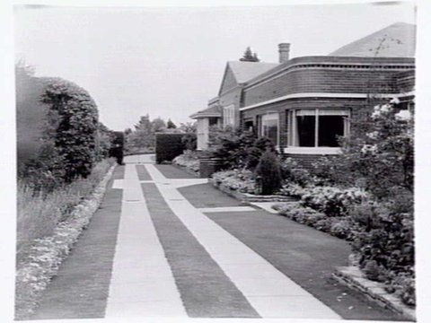 Substantial home, possibly owned by K.G. Luke, 38 Berkeley Street, Hawthorn, Vic, 1941?