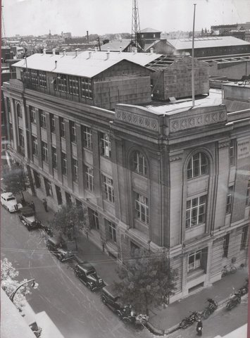 Army huts [to be used as classrooms] erected on top of the Engineering building at the Melb. [Melbourne] Technical school, 1948