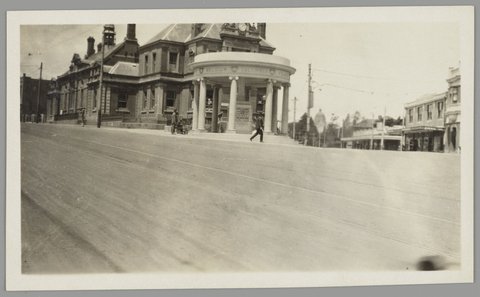 Kew War Memorial, 1925–35