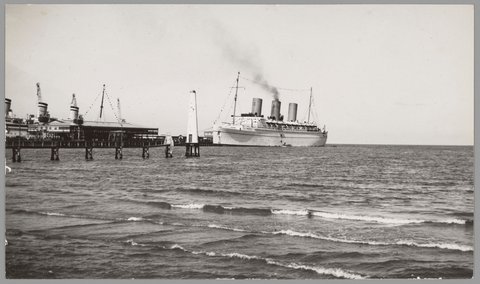 Port Melbourne pier, 1935–39