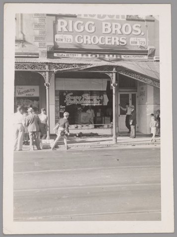 Rigg Bros. Grocers shopfront, Hawthorn, 1940s
