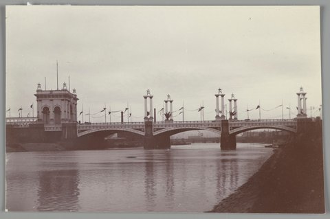 Princes Bridge, decorated in honour of the tour of the Duke and Duchess of York and Cornwall, 1901
