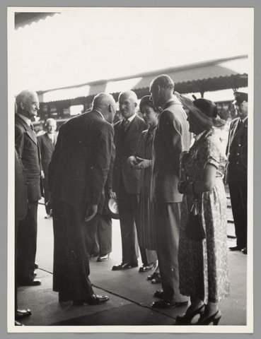 Queen Elizabeth and Prince Philip at Flinders Street Railway Station, 1954