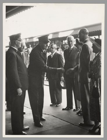 Queen Elizabeth and Prince Philip at Flinders Street Railway Station, 1954