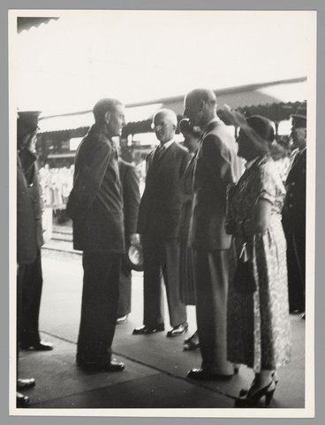 Queen Elizabeth and Prince Philip at Flinders Street Railway Station, 1954