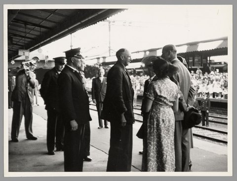 Queen Elizabeth and Prince Philip at Flinders Street Railway Station, 1954