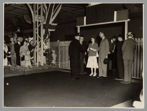 Queen Elizabeth at Spencer Street station at night, 1954