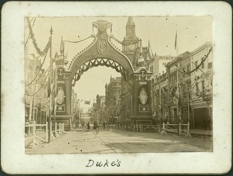 Decorative arches erected for the visit of the Duke and Duchess of Cornwall and Edward VII's coronation, Melbourne, Vic, 1901–02