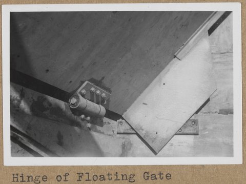"Floating gates at Barwon River breakwater, Wadsleys drain occupation crossing, Carrum drainage district, Eildon training course", 1959?