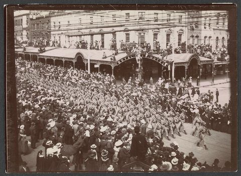Victorian army contingent, Second Boer War, marching past Royal Mail Hotel, corner Swanston and Bourke streets, Melbourne, c. 1900