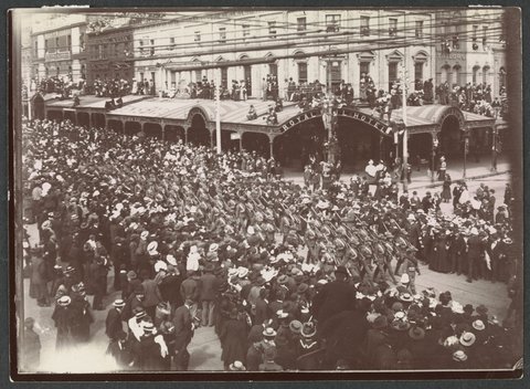 Victorian army contingent, Second Boer War, marching past Royal Mail Hotel, corner Swanston and Bourke streets, Melbourne, c. 1900