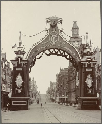 The duke's arch, Bourke Street. (Looking west.), 1901