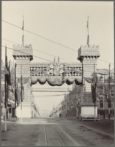 The butter arch, Collins Street. (Constructed of boxes similar to those in which butter is exported.), 1901